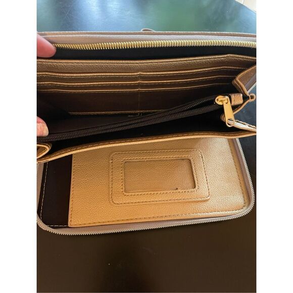 Bestey Johnson Wallet - Picture 2 of 3